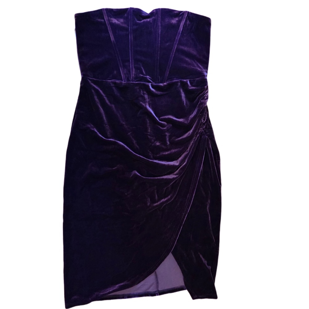 Lulu's Strapless Velvet Dress in Deep Purple